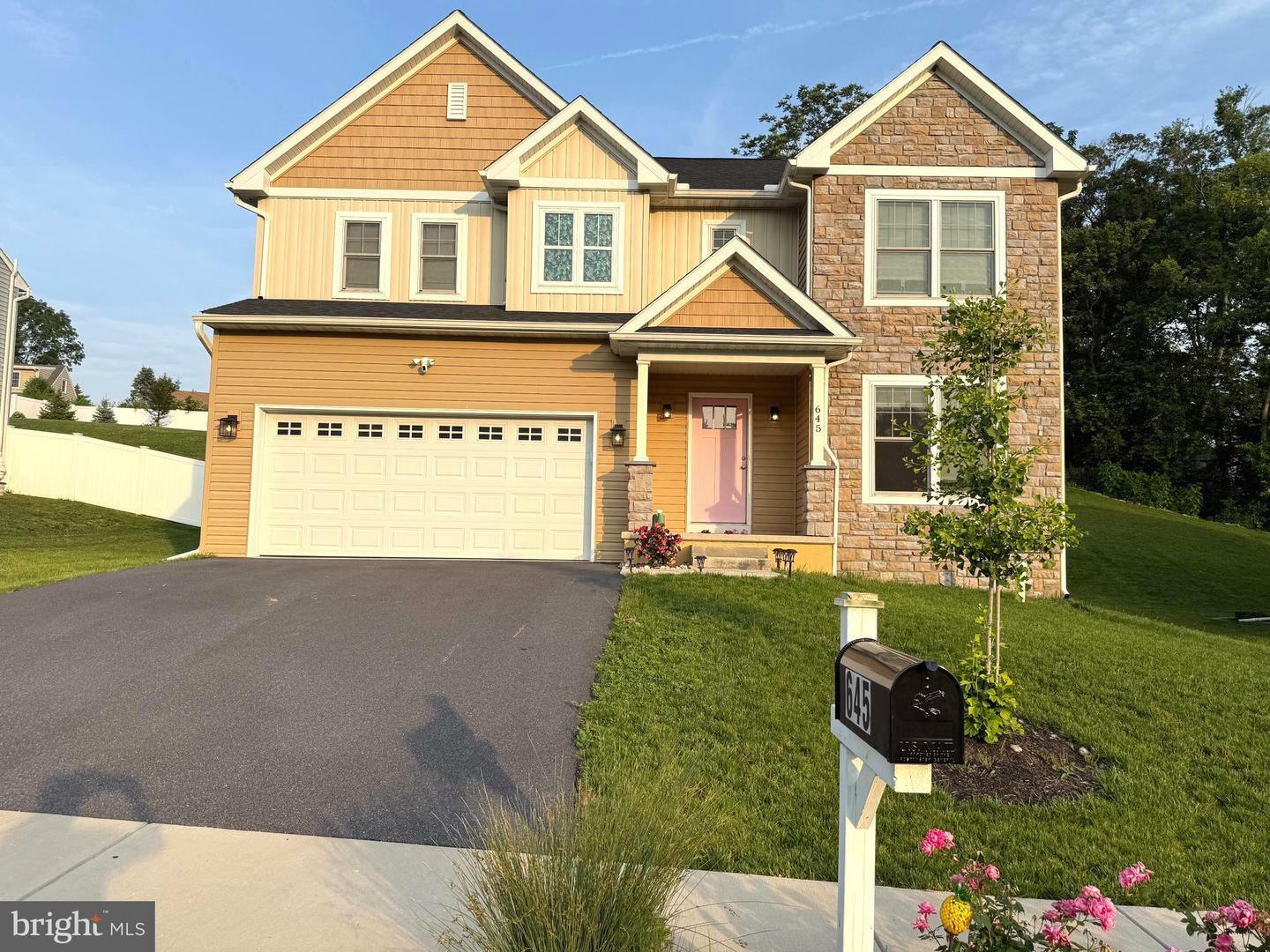645 N Pier Drive  Lancaster PA 17603 photo