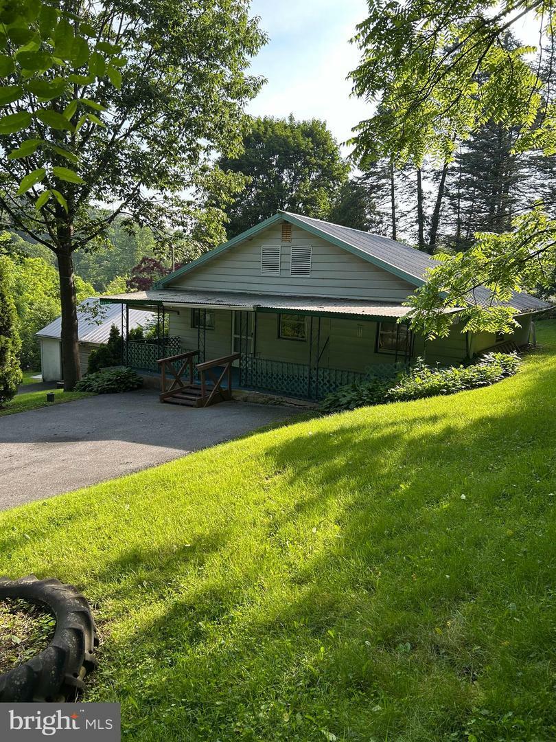 344 N Galen Hall Road  Wernersville PA 19565 photo