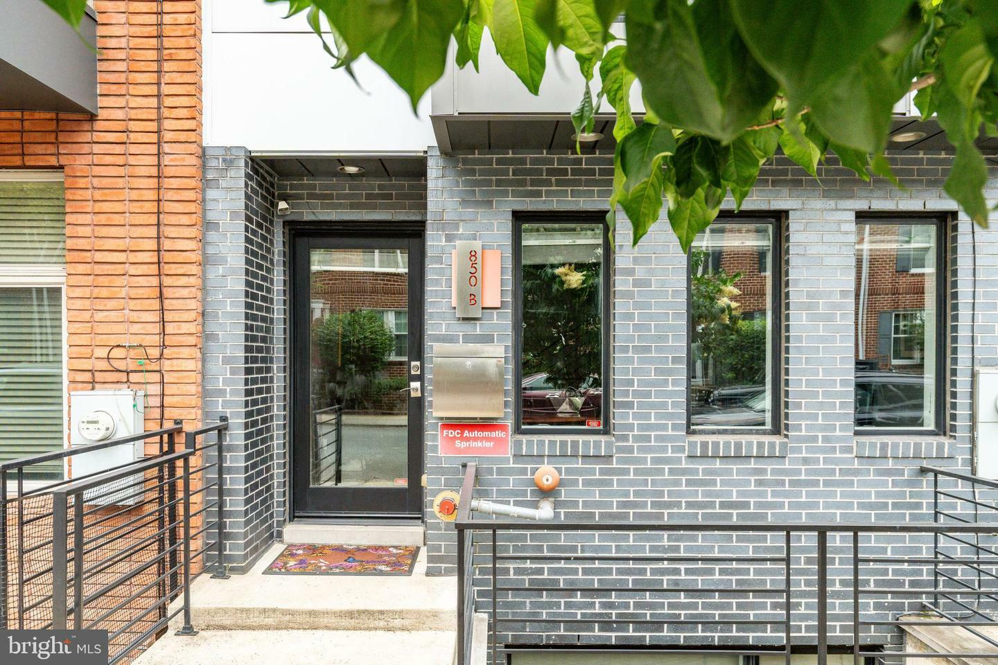 Property Photo: 850 N 4th Street 2 PA 19123