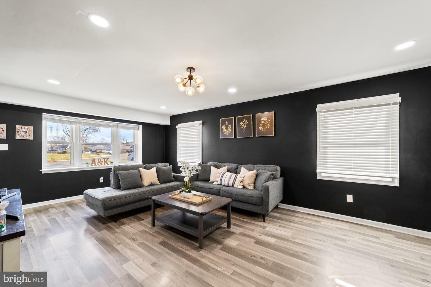 Property Photo:  35 Holstone Lane  NJ 08046 
