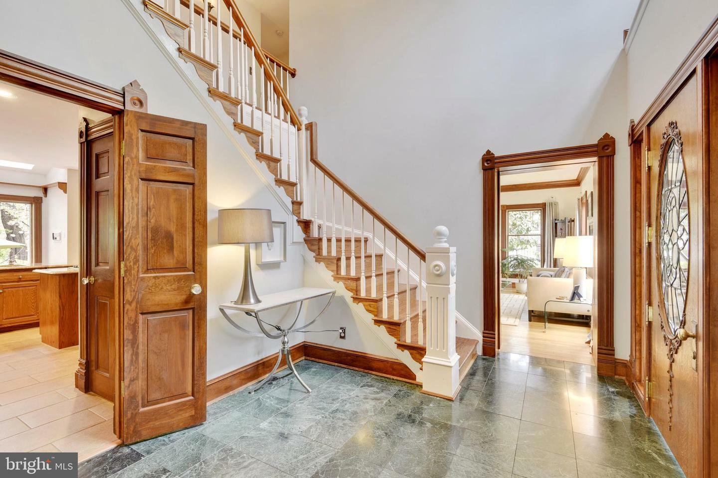 Property Photo: 307 Shadow Walk VA 22046