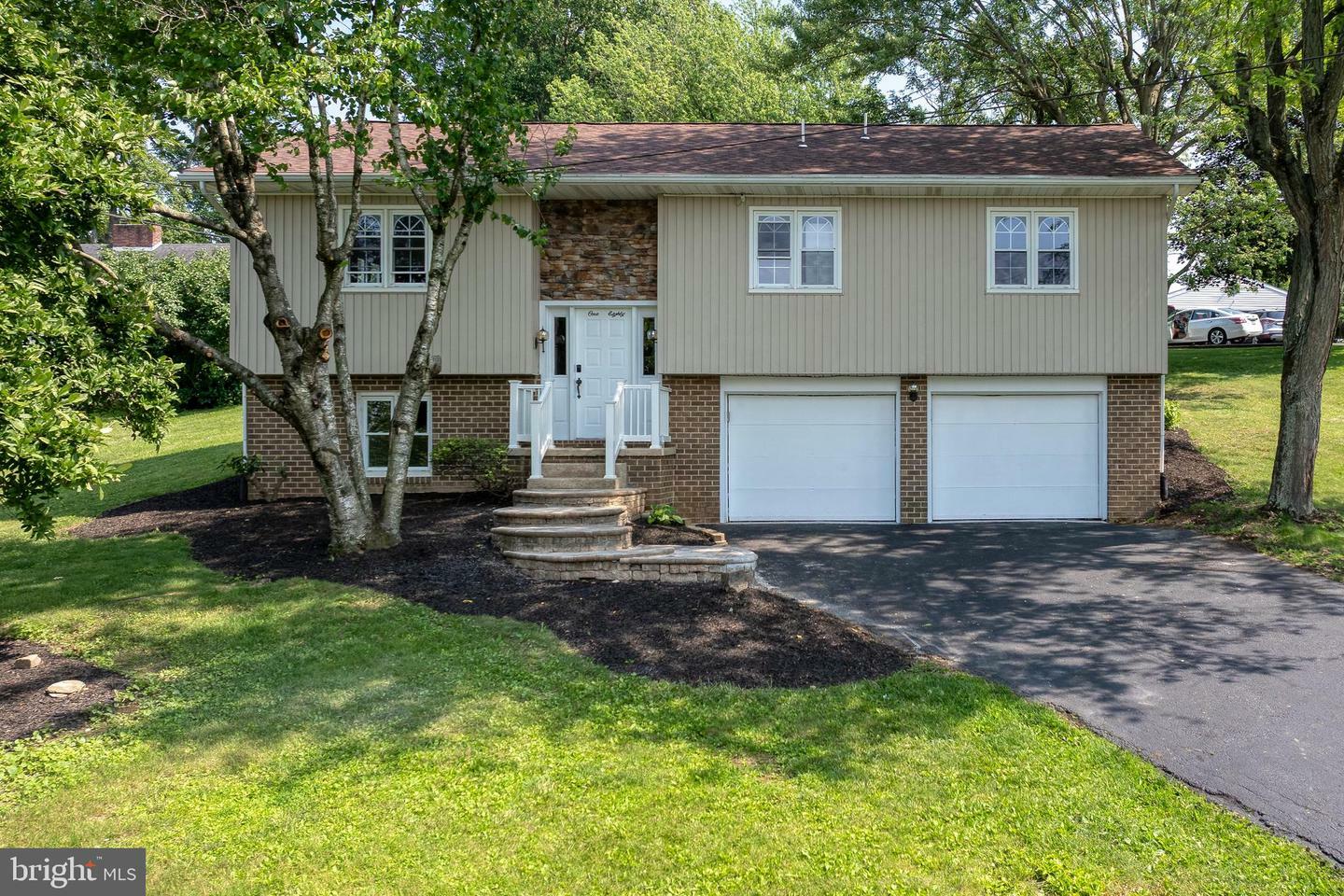 Property Photo: 180 E Locust Lane PA 17406