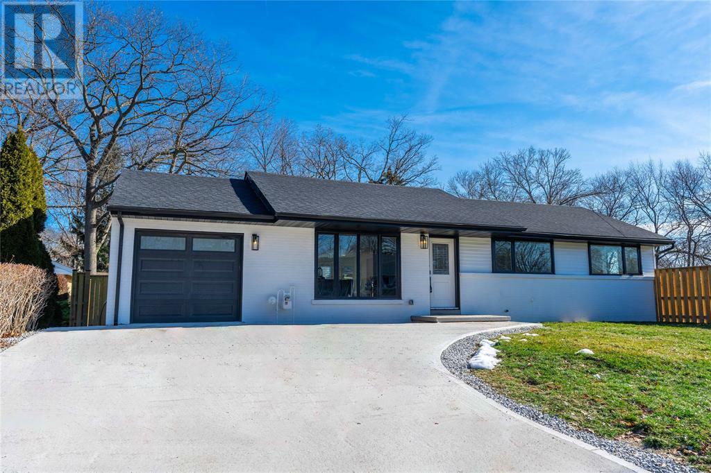 Photo de la propriété: 1566 Howston Avenue ON N7V 3Y9