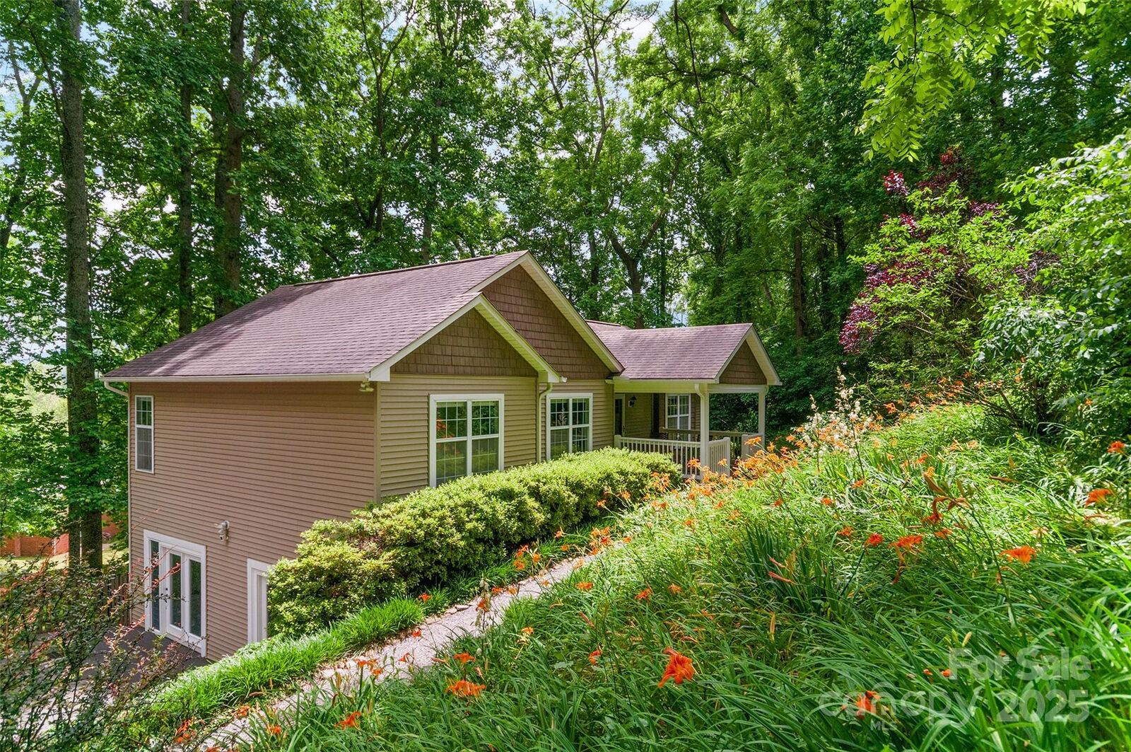 Property Photo:  209 Blink Bonny Drive  NC 28786 