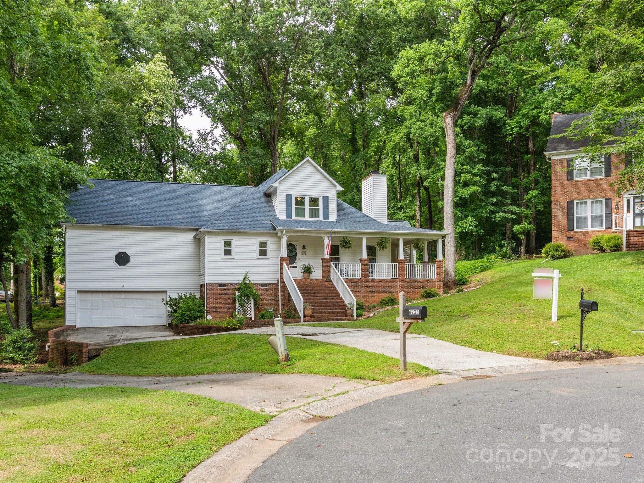 Property Photo: 6934 Loretta Place NC 28215