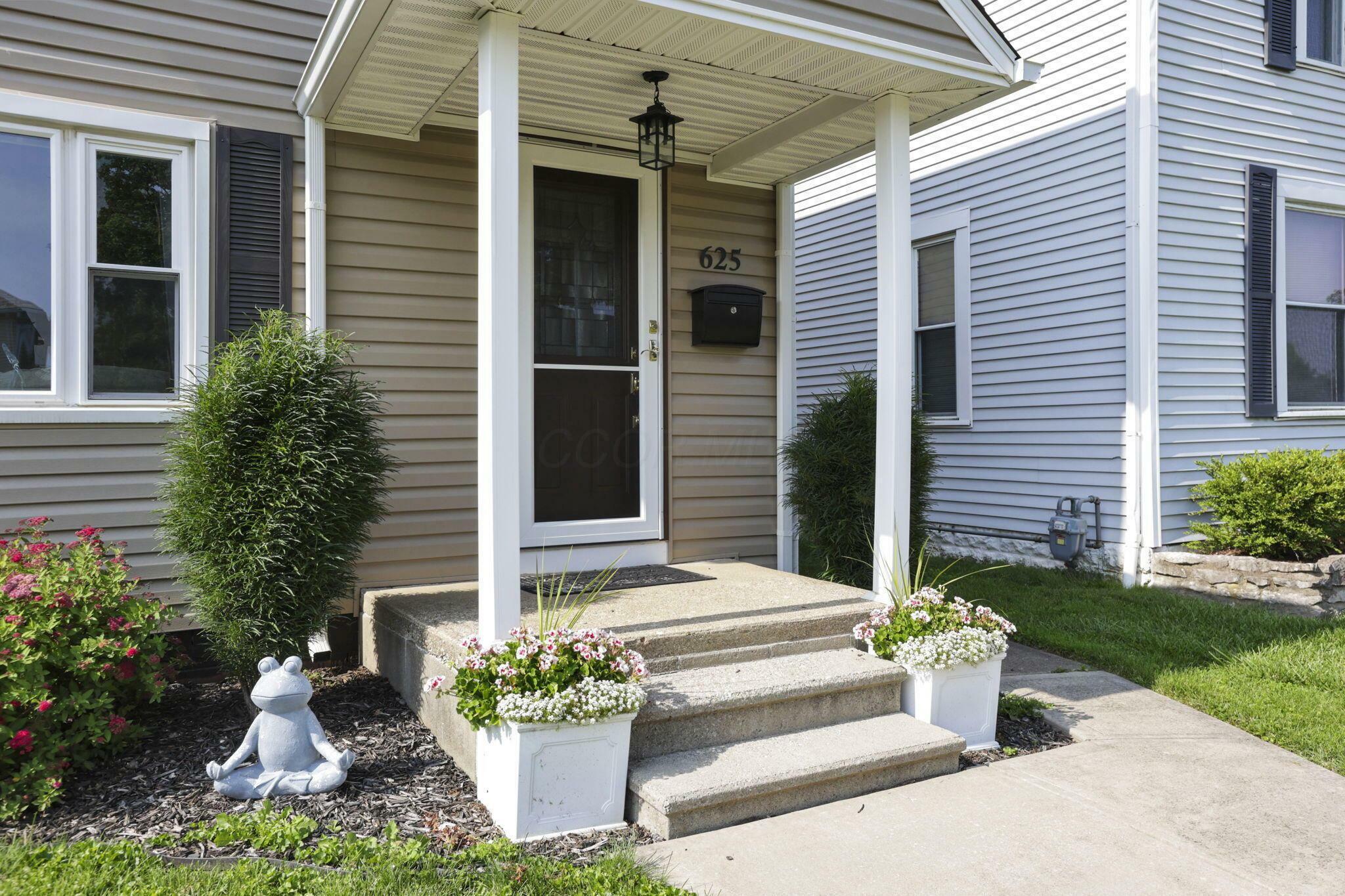 Property Photo: 625 E Mulberry Street OH 43130
