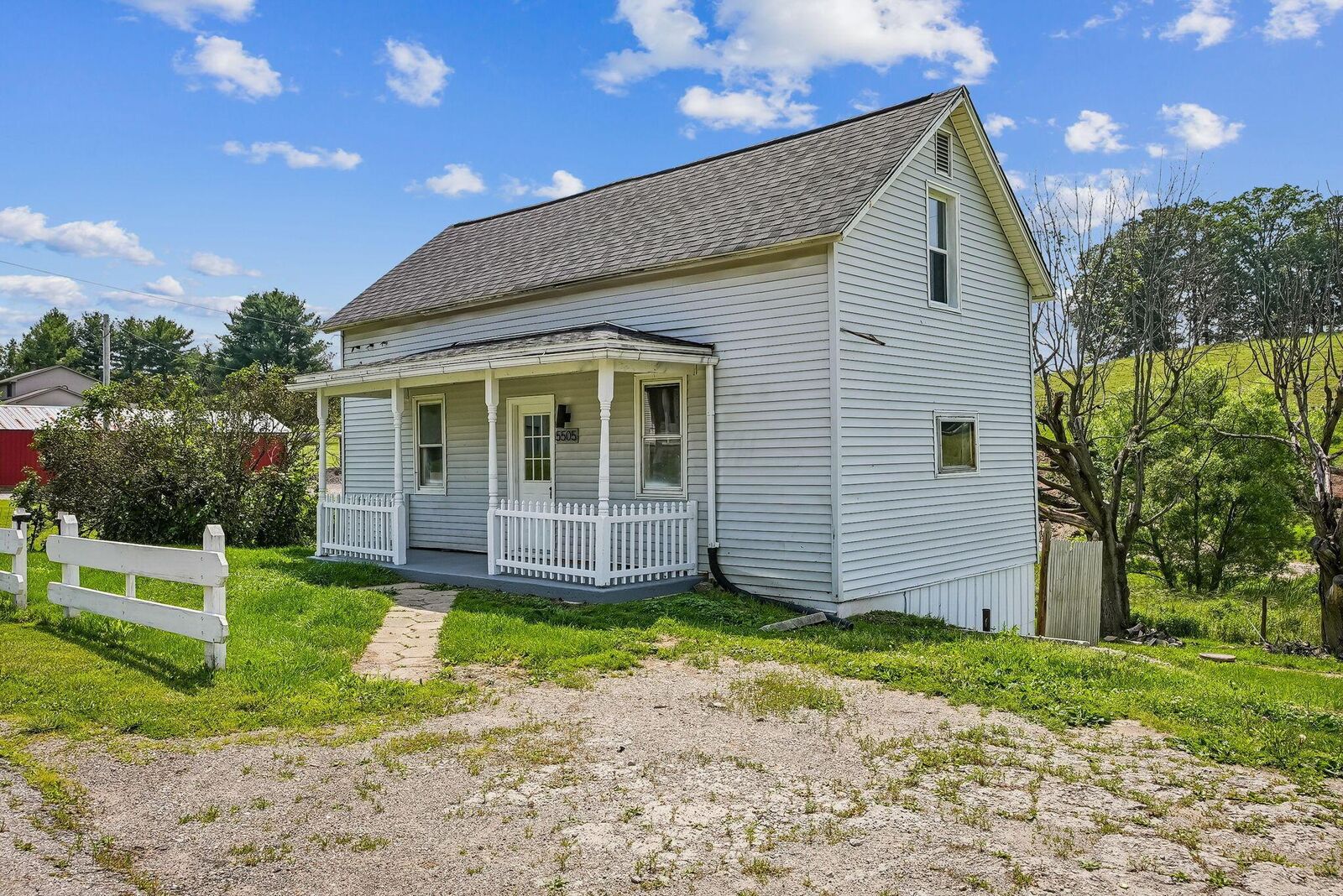 Property Photo: 5505 Hopewell Church SW Road OH 43130