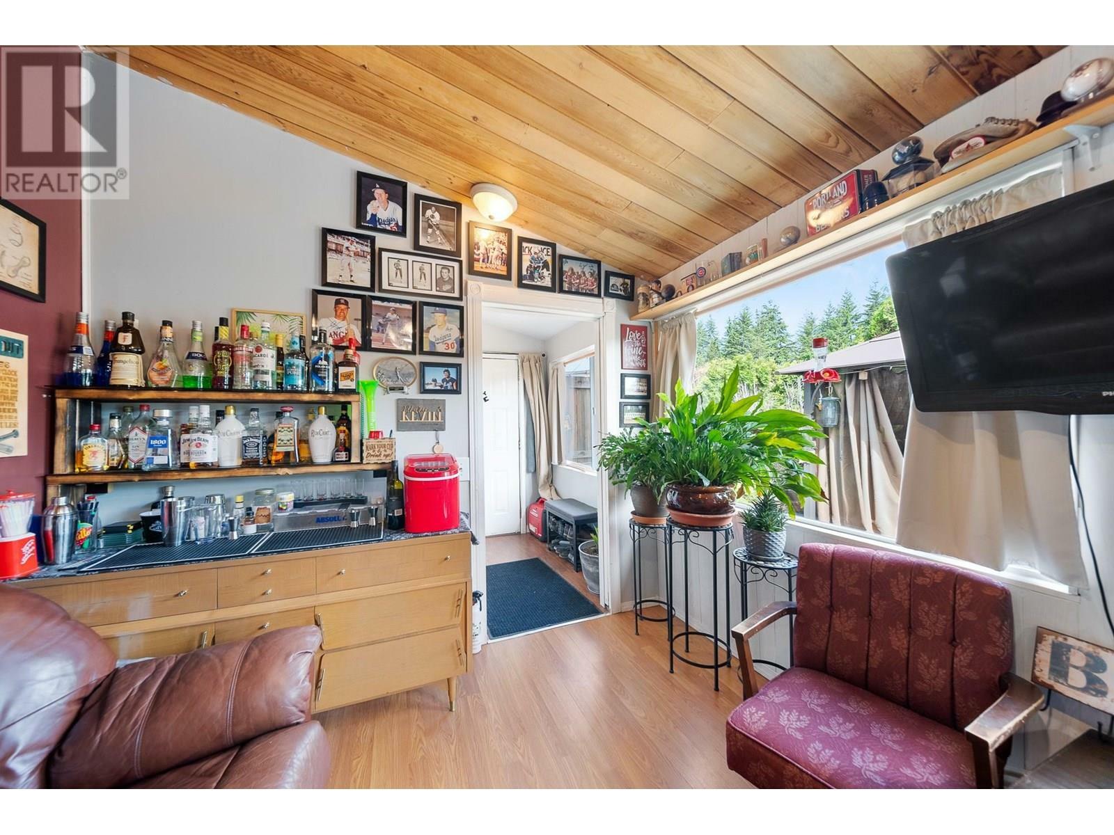 Property Photo: 1361 30 Street Southeast 64 BC V1E 2P6