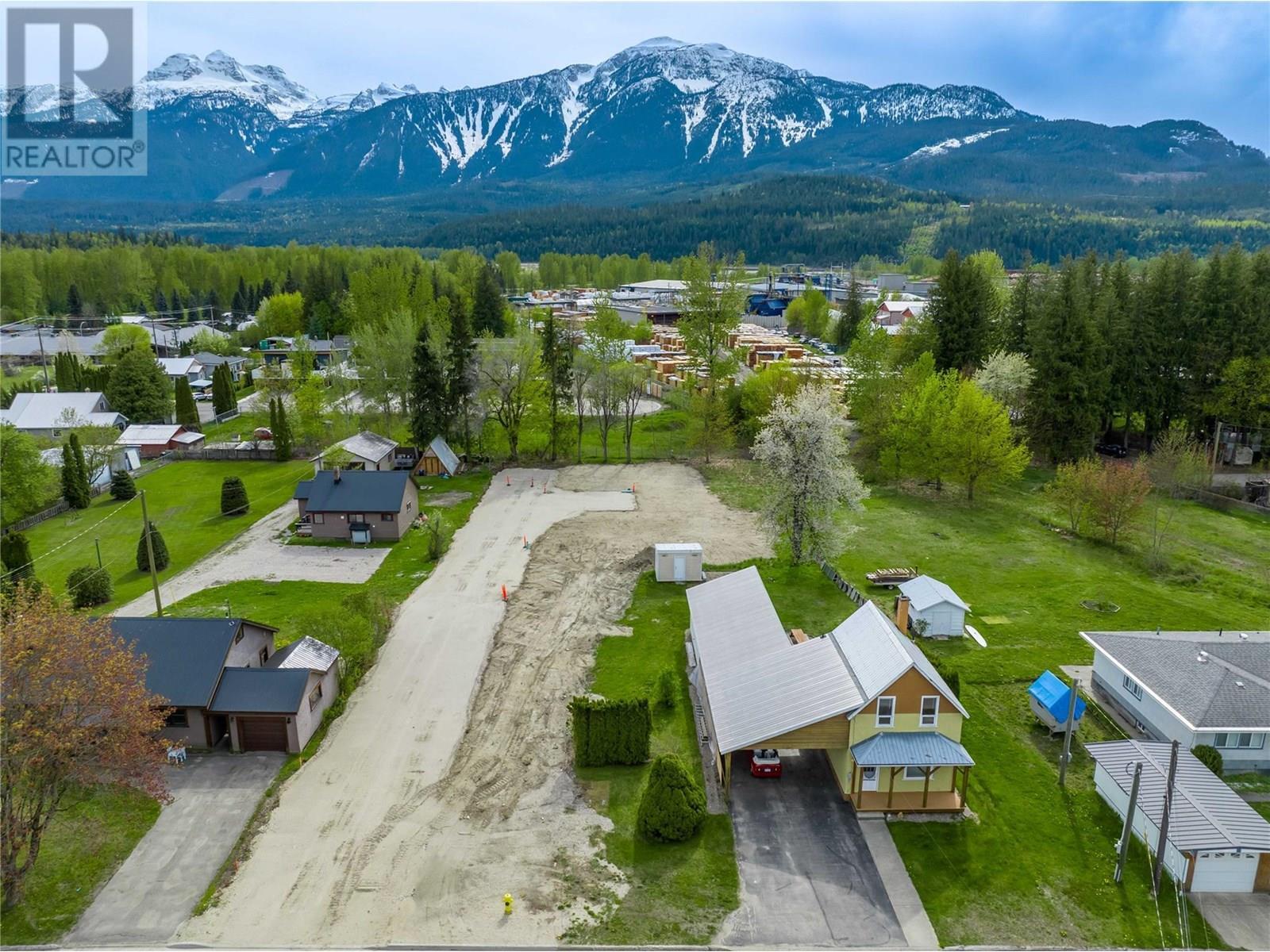 Property Photo:  1-705 Eighth Street East  BC V0E 2S0 