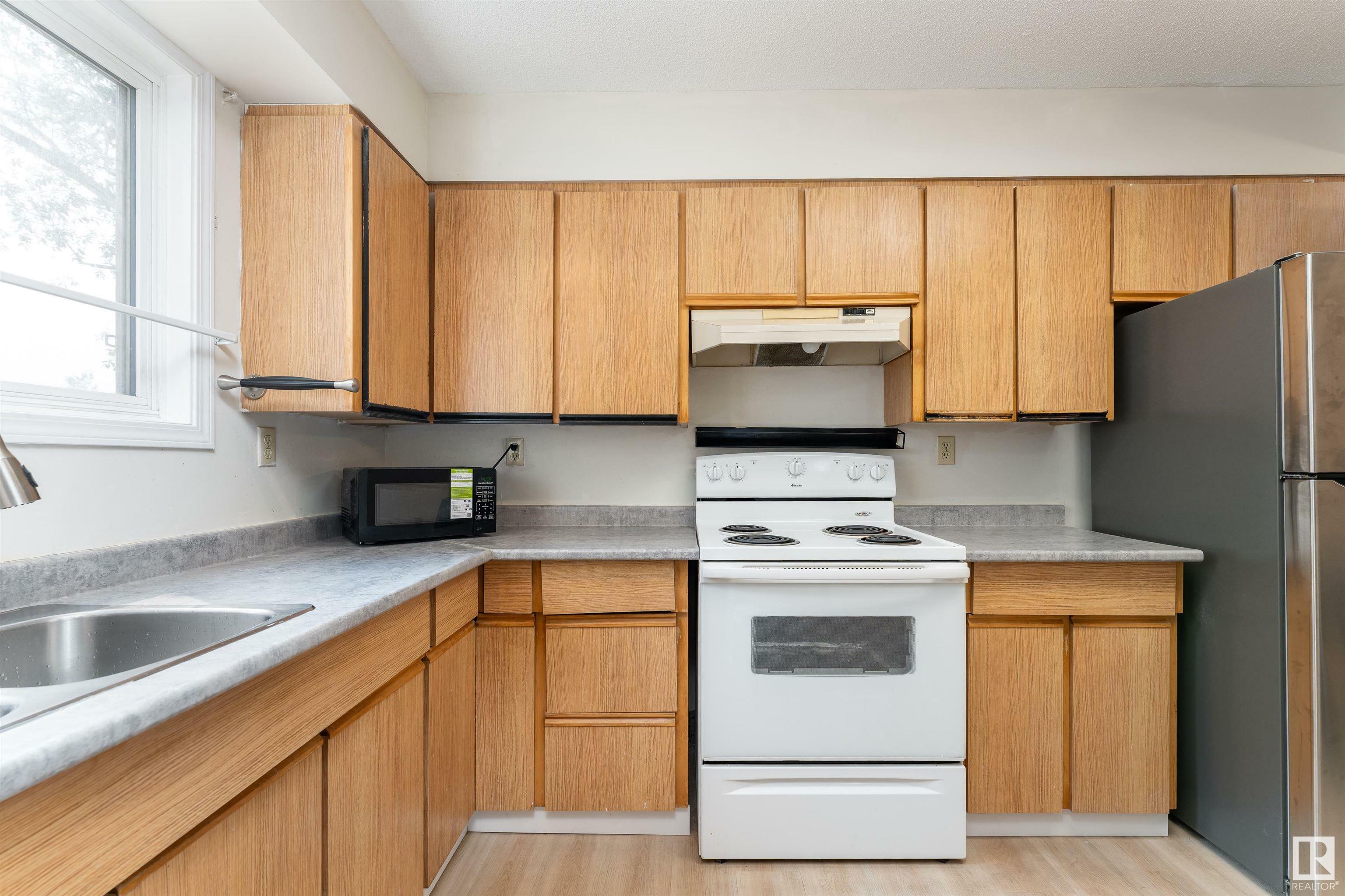 Property Photo: 7604 29 Avenue NW 78 AB T6K 3Z2