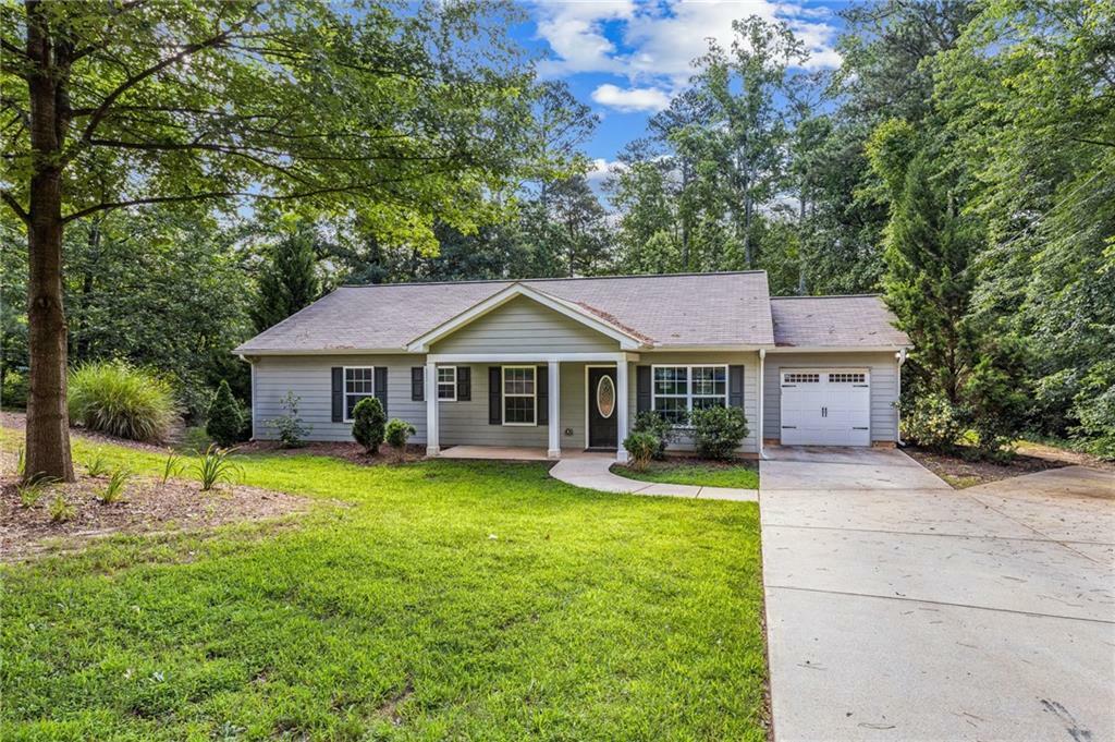 Property Photo: 5706 Forest Place GA 30102