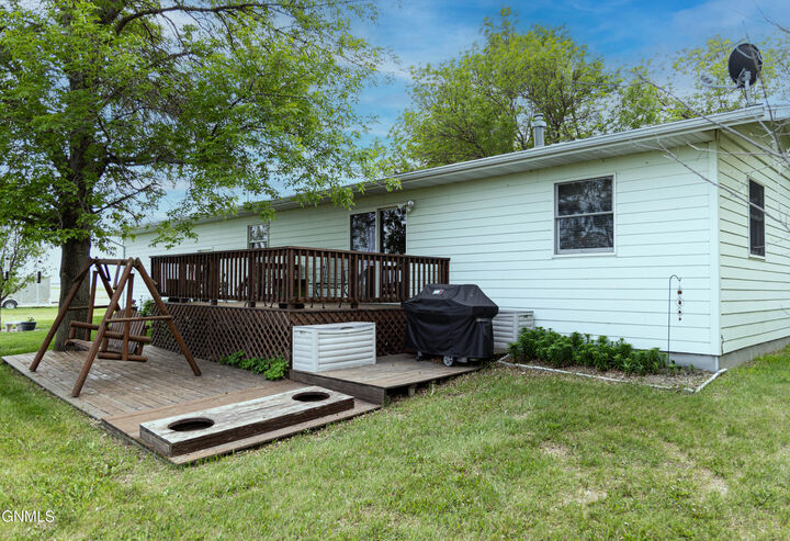 Property Photo:  292 21st Avenue NW  ND 58577 