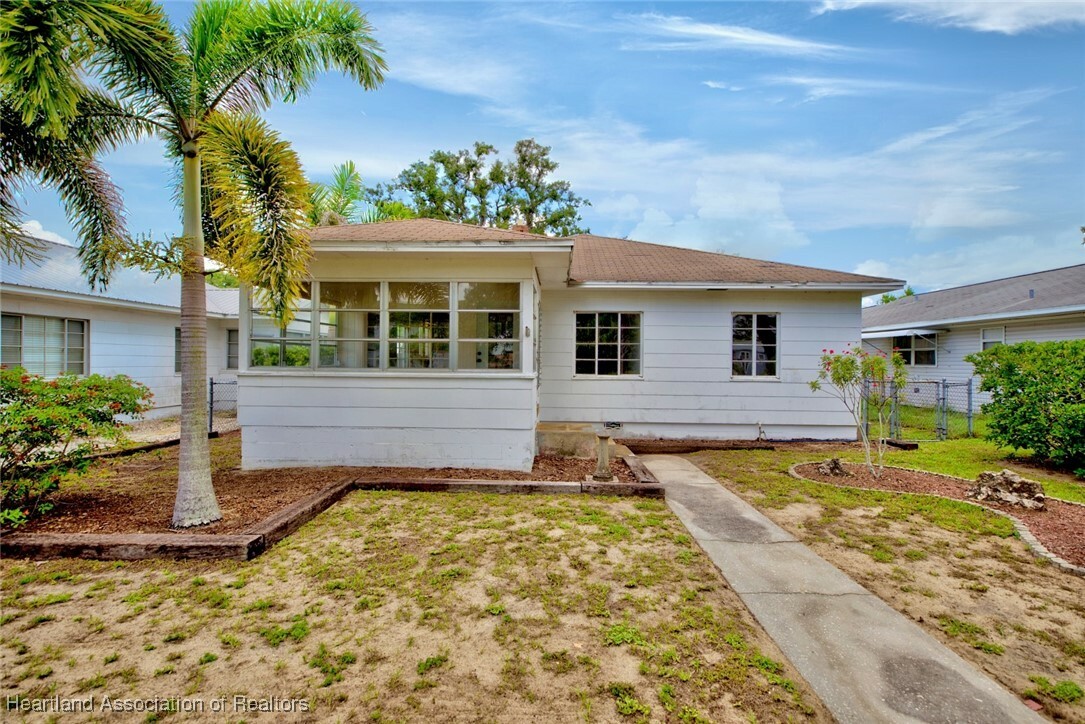 Property Photo: 385 Poinsettia Avenue FL 33870