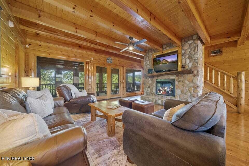 Property Photo: 2857 White Oak Ridge Lane TN 37862