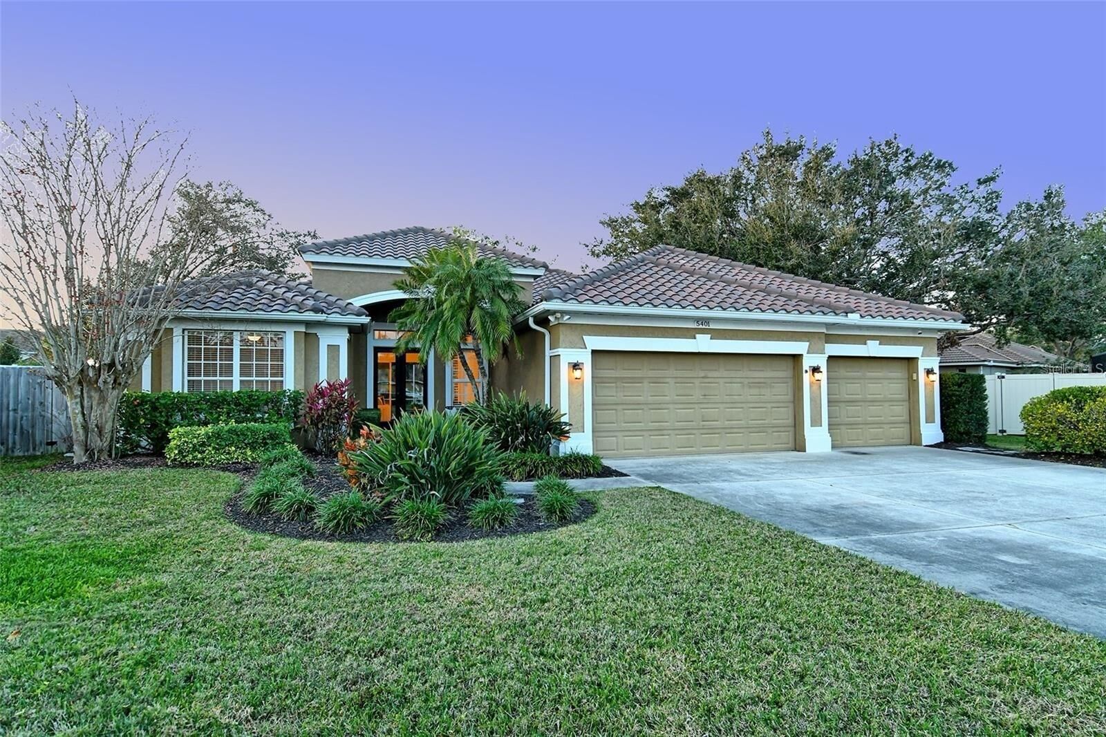 Property Photo:  5401 Oak Grove Court  FL 34233 
