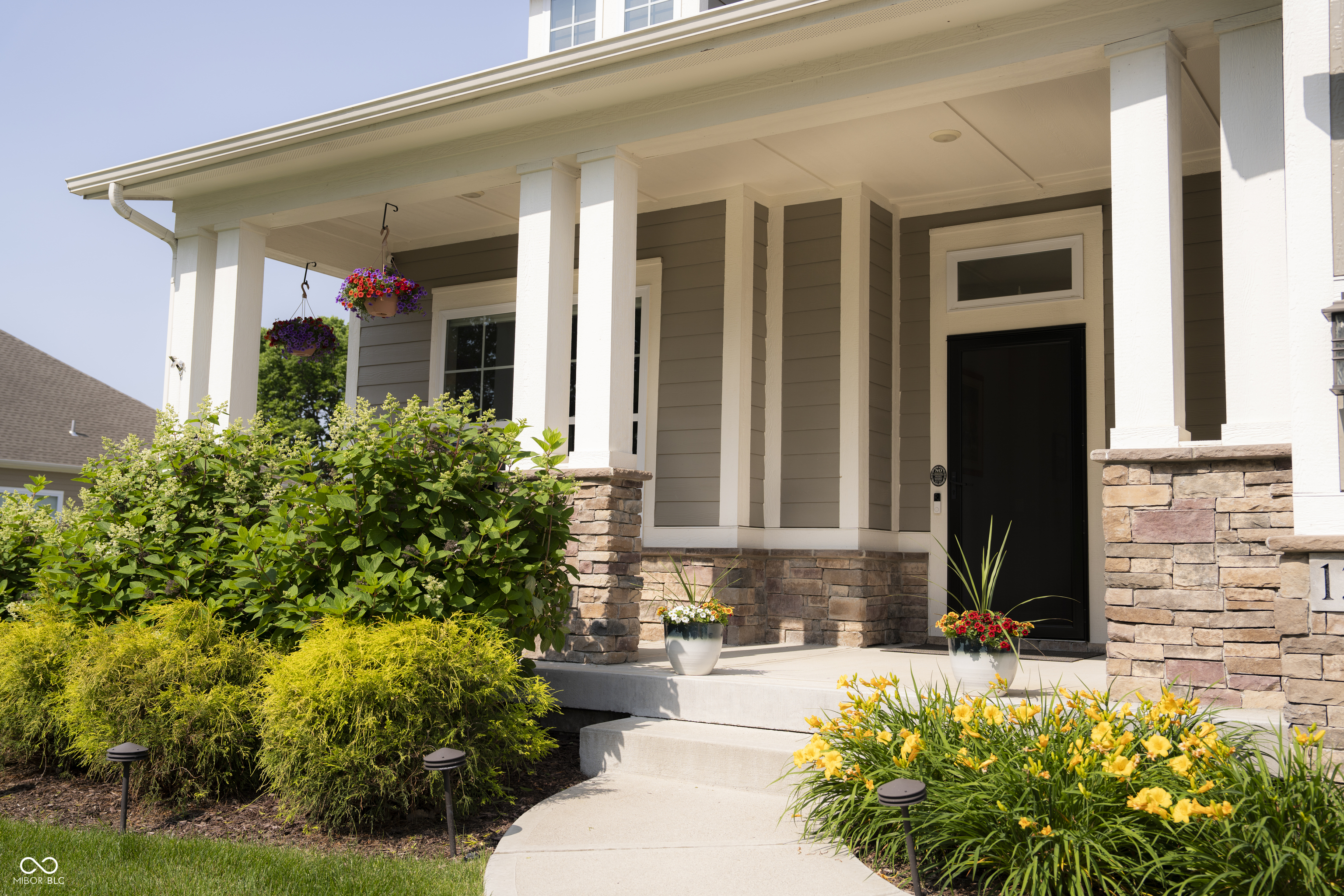 Property Photo: 13820 Woodside Hollow Drive IN 46032