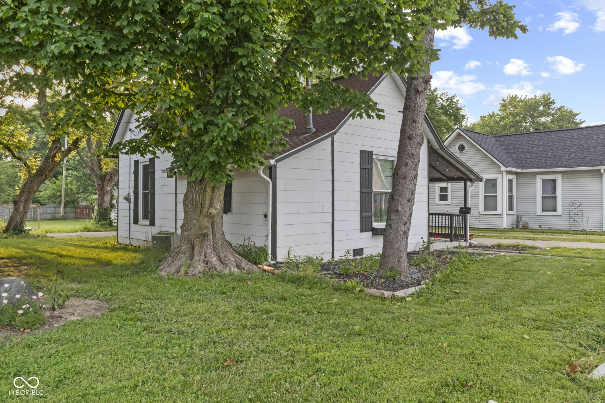 Property Photo: 330 S Green Street IN 46112