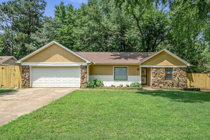 4395 S Northwood Hills Dr S  Memphis TN 38128 photo