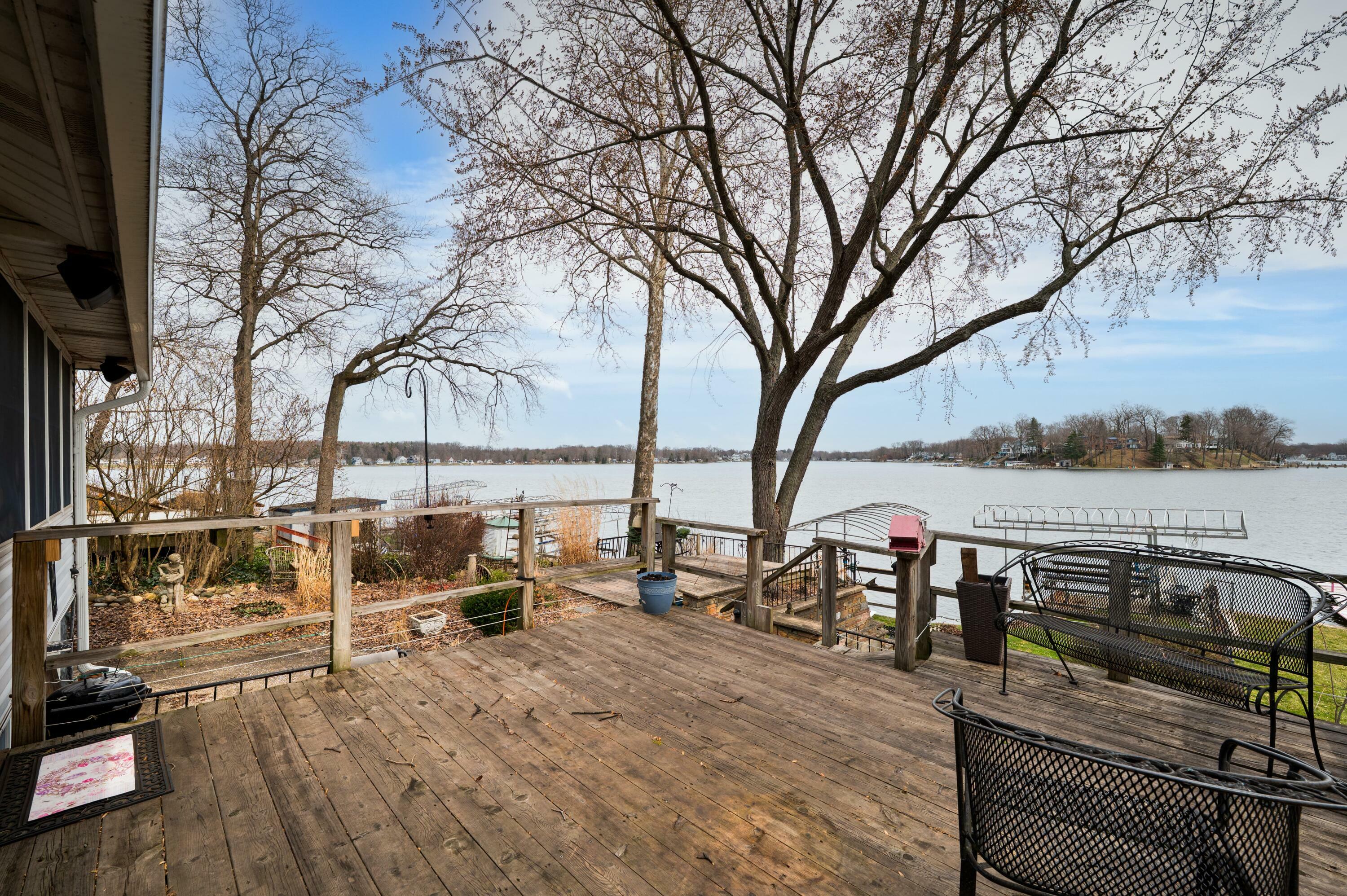 Property Photo:  5505 Lakewood Drive  MI 49038 