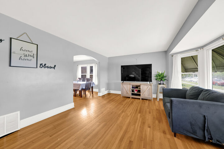 Property Photo:  8105 S Sawyer Avenue  IL 60652 