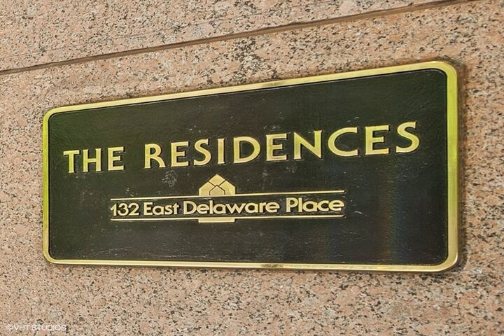 Property Photo:  132 E Delaware Place 5106  IL 60611