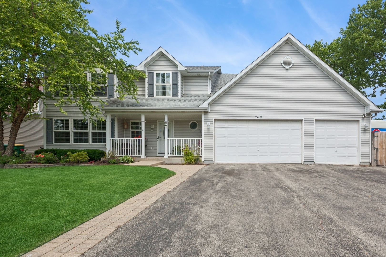 Property Photo:  1519 Parkside Drive  IL 60586 
