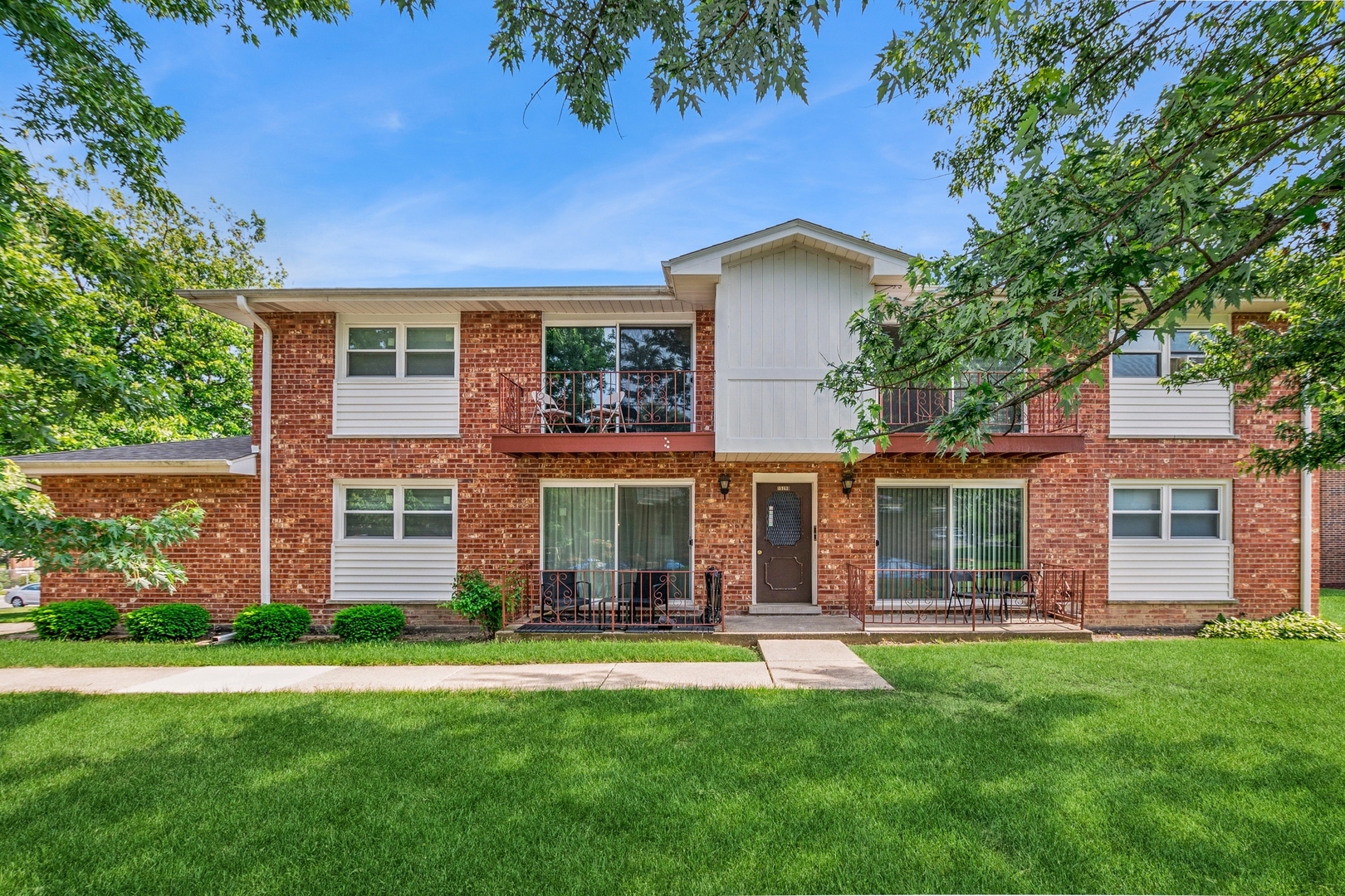 Property Photo: 15290 El Cameno Terrace 2W IL 60462
