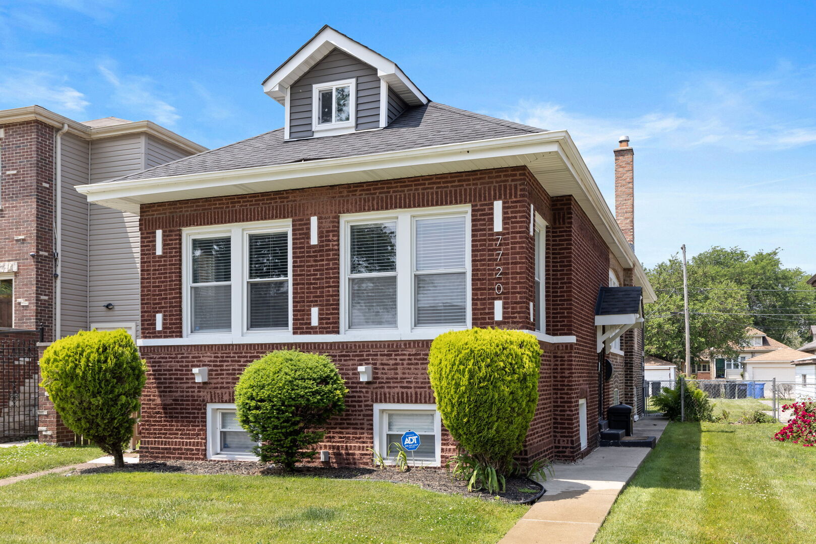 Property Photo: 7720 S Prairie Avenue IL 60619
