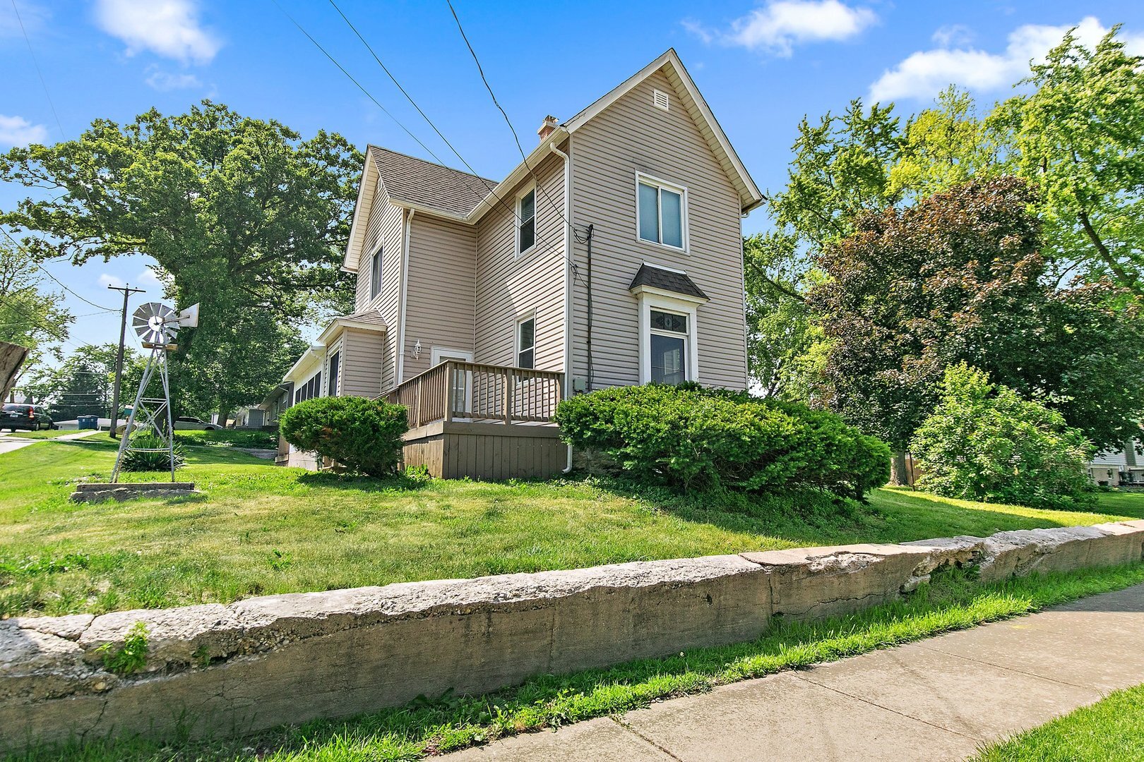 Property Photo: 300 Stone Street IL 60177