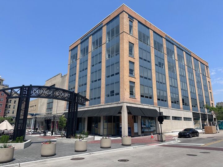 Property Photo: 40 Dupage Court 509 IL 60120