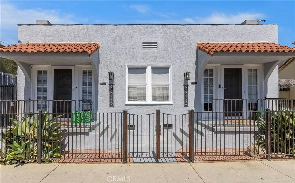 Property Photo: 2513 E 11th Street CA 90804