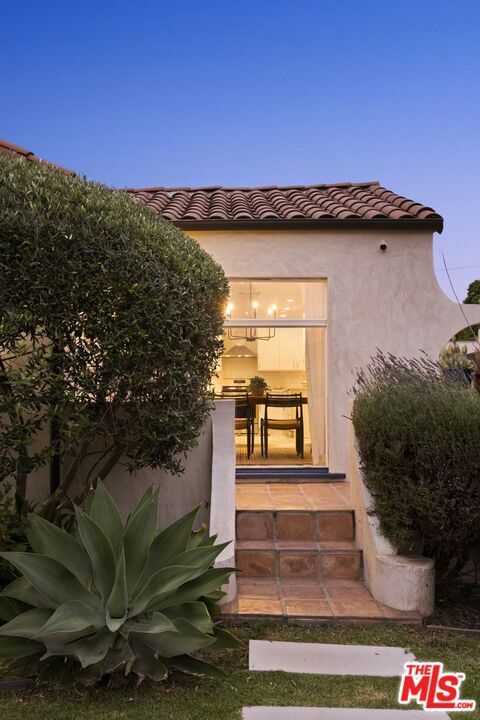 Property Photo: 2907 Potomac Avenue CA 90016
