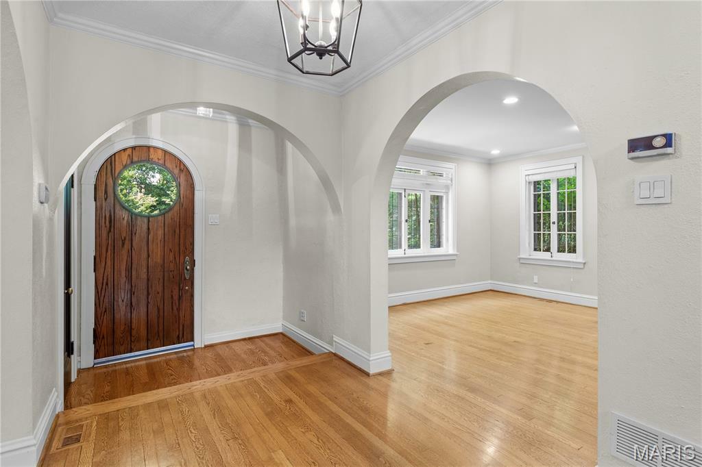 Property Photo:  46 Broadview Drive  MO 63105 