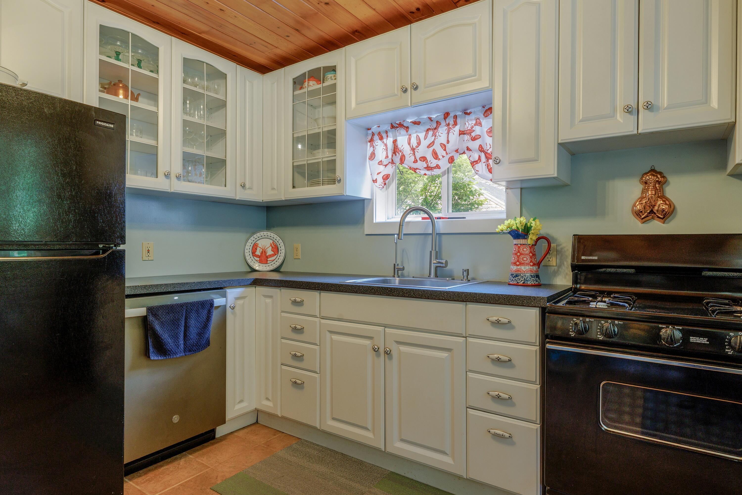 Property Photo:  38 Johnson Cove Road  ME 04605 