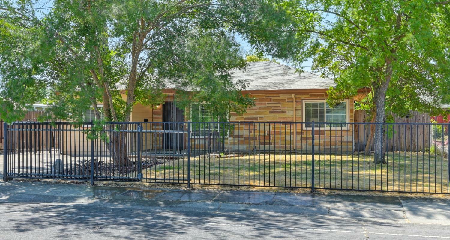 Property Photo: 6062 Jansen Drive CA 95824