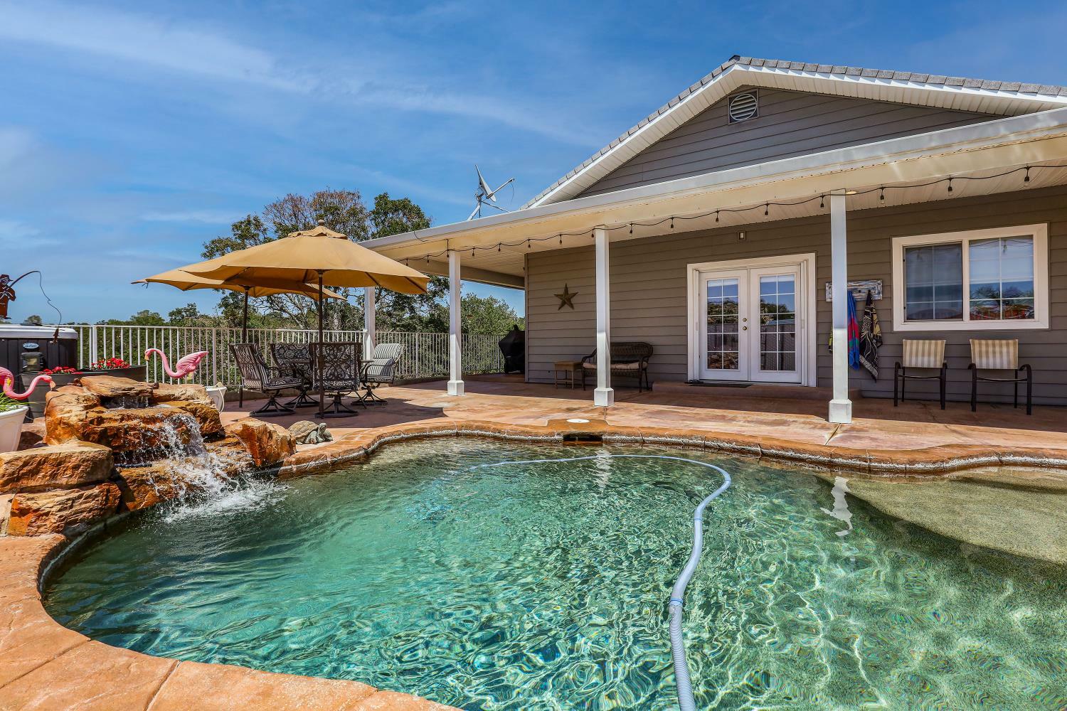 Property Photo: 3651 Delin Way CA 95252