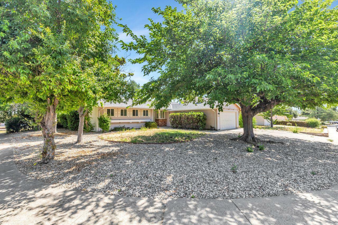 Property Photo: 6688 Silverthorne Circle CA 95842