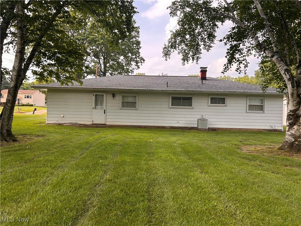Property Photo: 4511 Warwick Drive N OH 44406