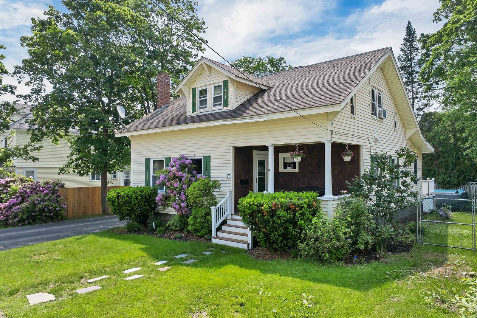 Property Photo: 17 Oak Street NH 03246