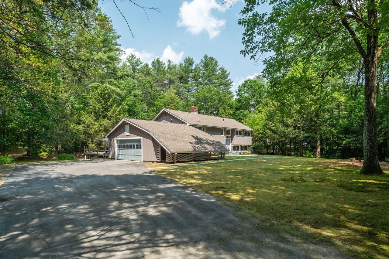 Property Photo: 10 Lawrence Lane NH 03049