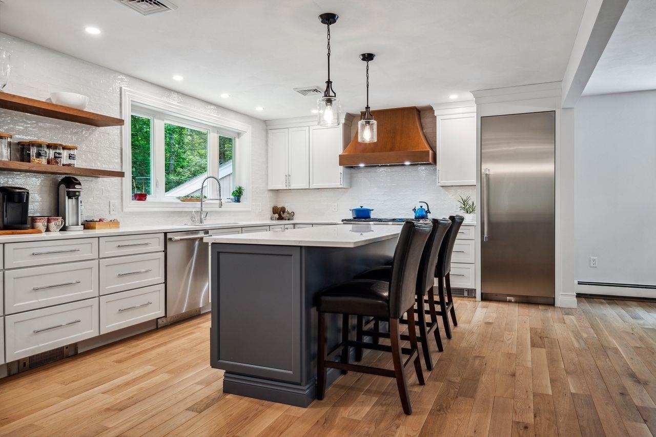 Property Photo: 10 Lawrence Lane NH 03049