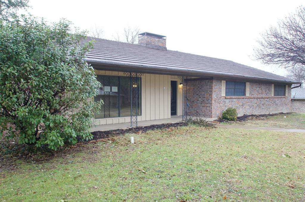 Property Photo: 6940 Bal Lake Drive TX 76116