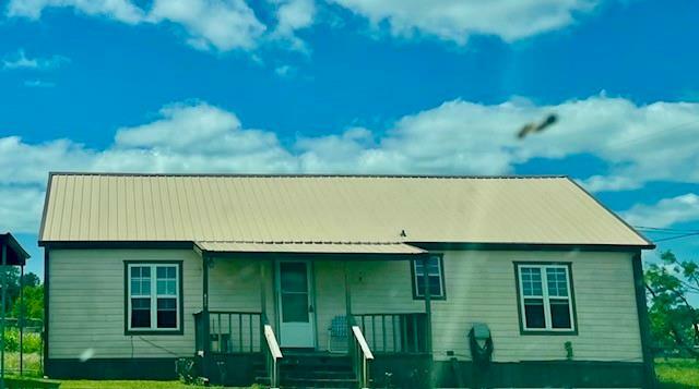 Property Photo: 825 Oaks Crossing Road TX 76067