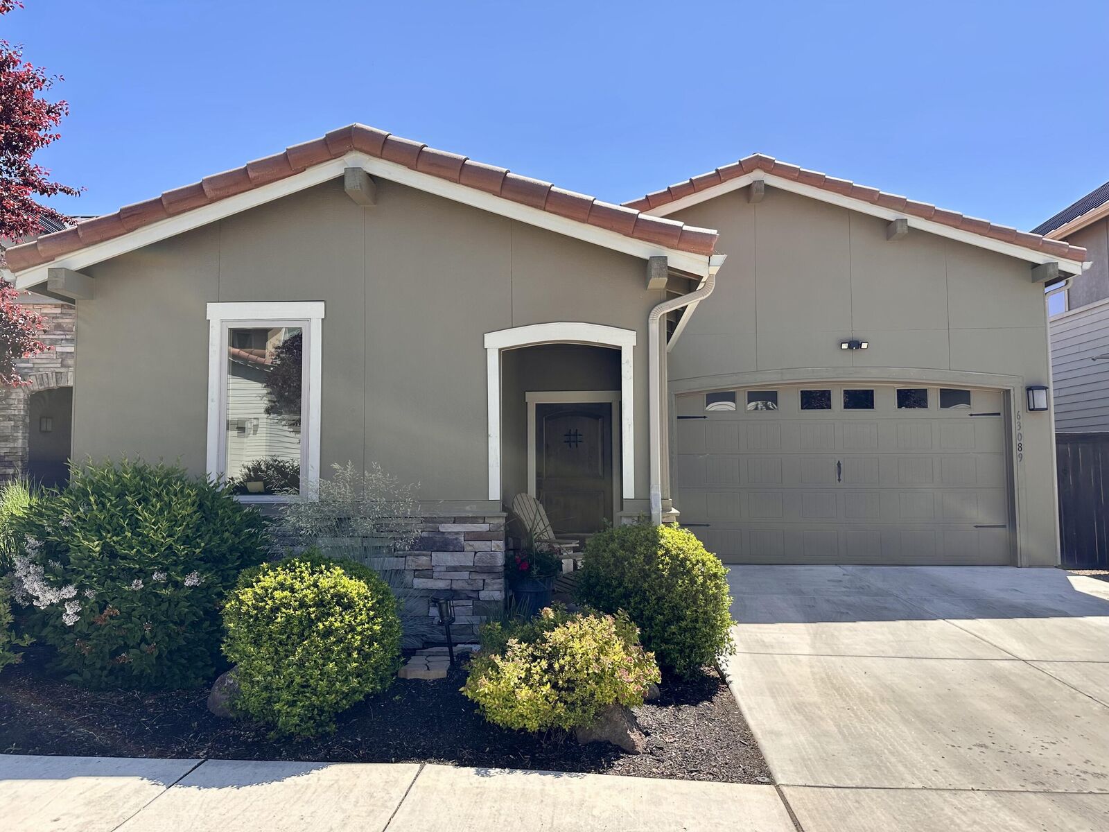 Property Photo:  63089 NW Via Cambria  OR 97703 