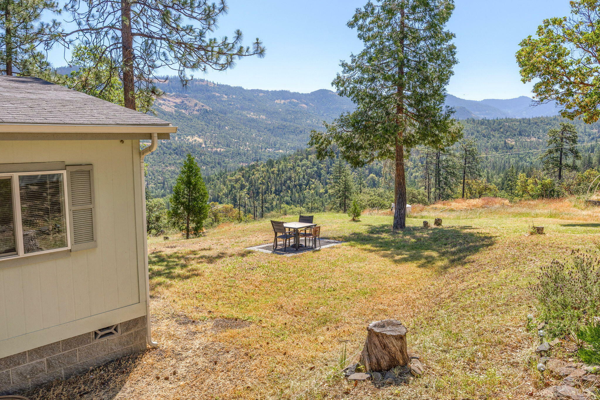 Property Photo: 8080 E Antelope Road OR 97524