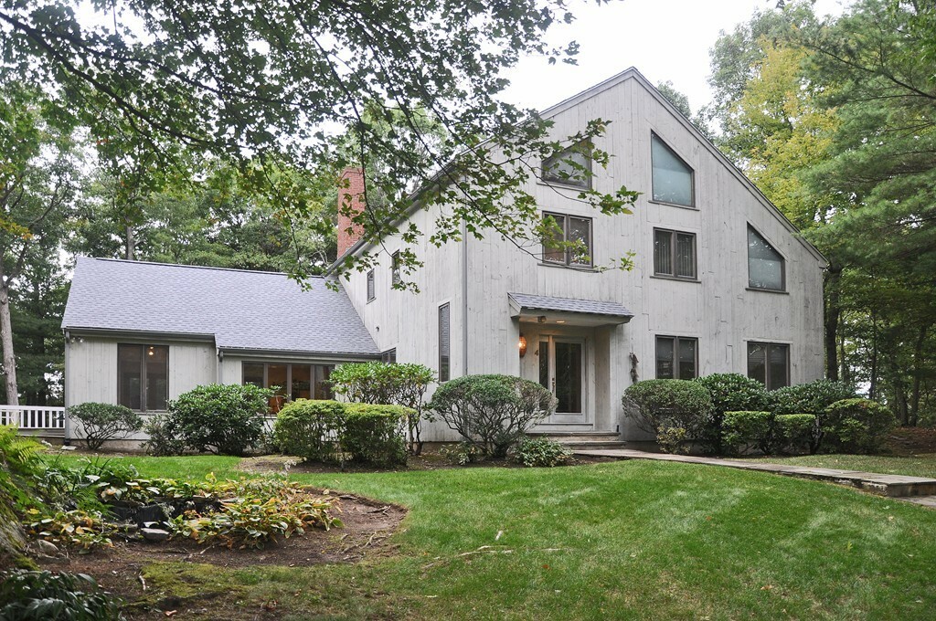 Property Photo: 4 Crestview Ln MA 02186