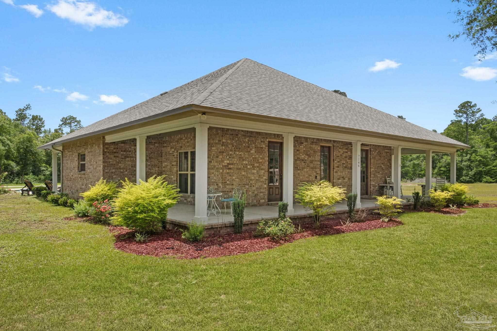 Property Photo: 7146 Peaceful Ln FL 32570