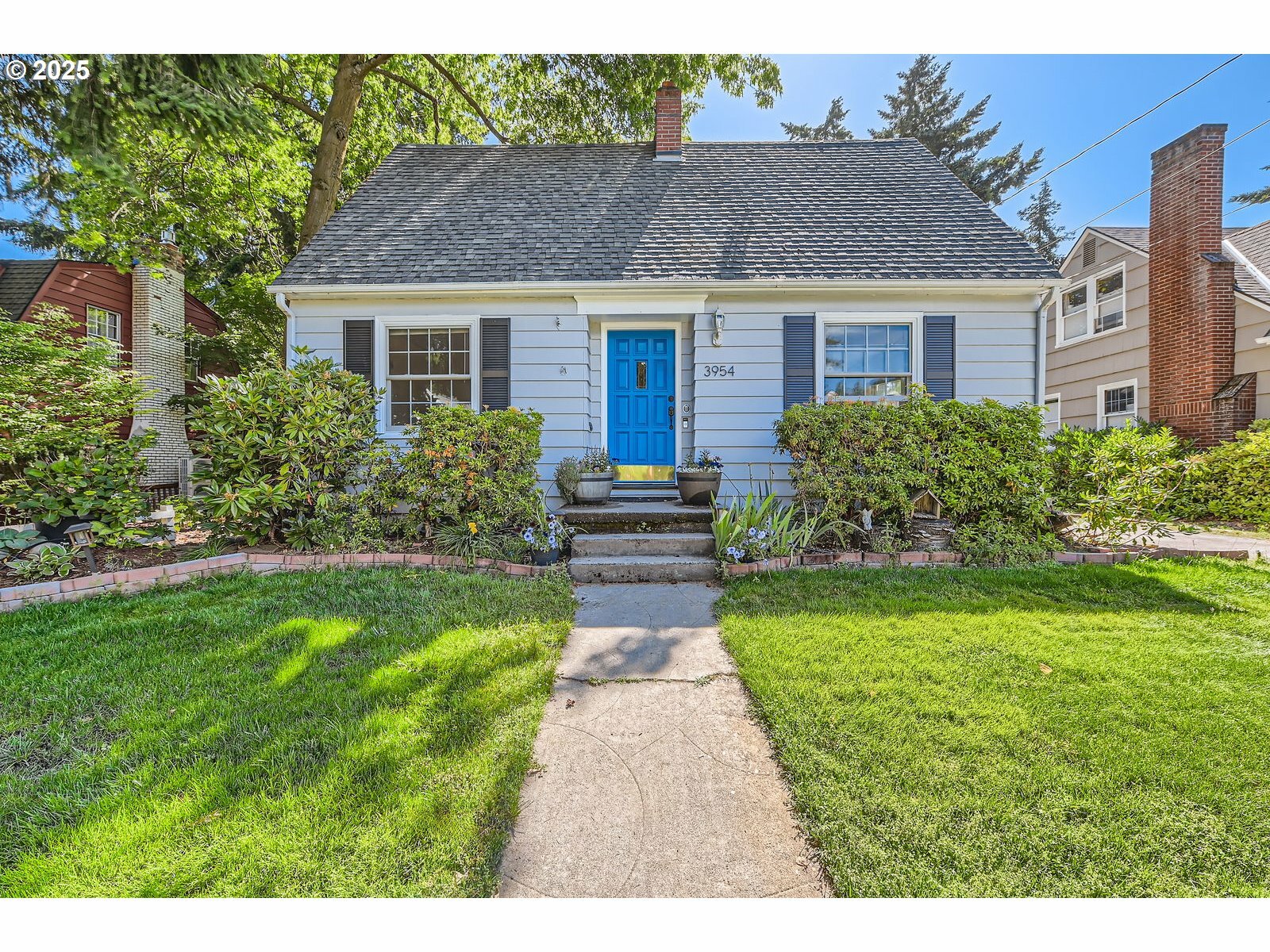 Property Photo:  3954 NE 38th Ave  OR 97212 