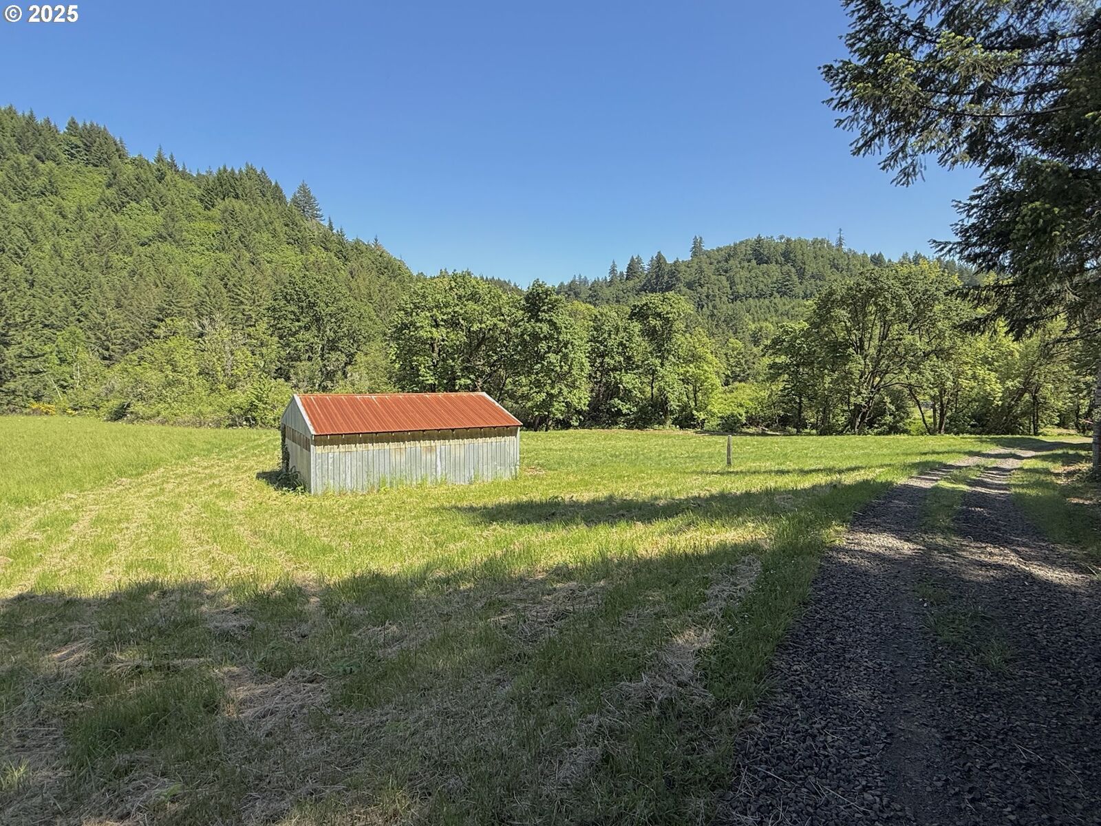 Property Photo: 11890 SW Dupee Valley Rd OR 97128