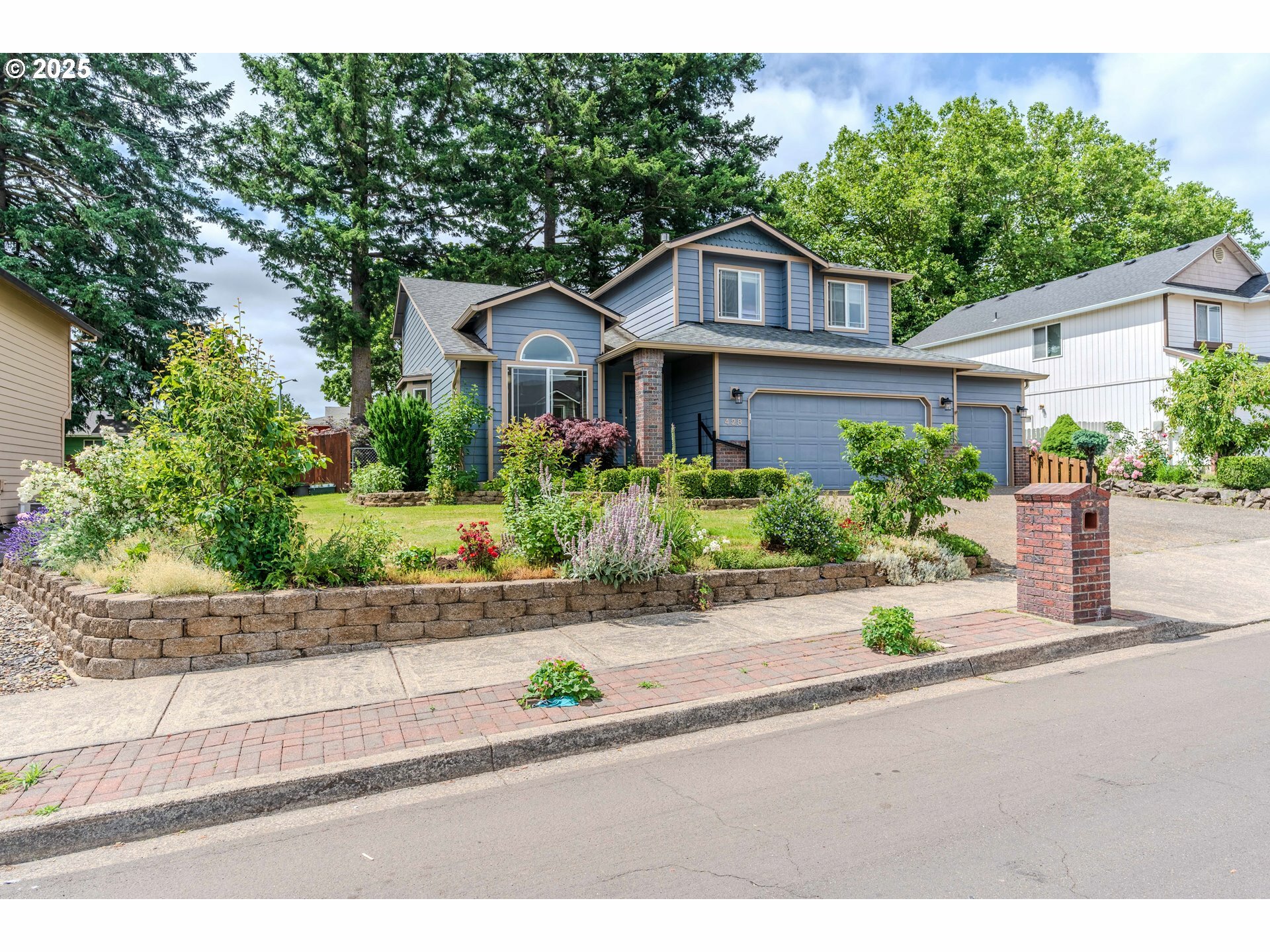 Property Photo: 428 SE 11th Cir OR 97060